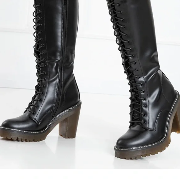 ONE DAY SALE Fall Fabulous Vintage Boho Lace up boots - Picture 5 of 8